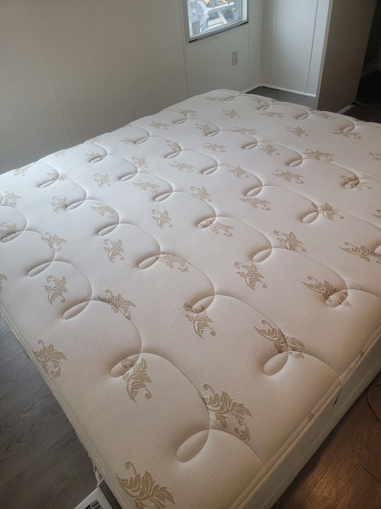 King Size Mattress for Sale in Greensboro, NC OfferUp