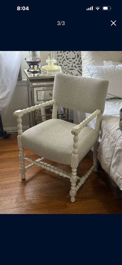 Solid wood accent chair
