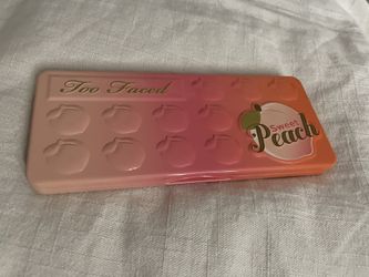 Peach Too Faced Eye Shadow Palette