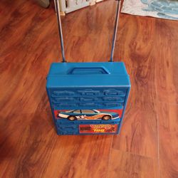 Hot Wheels 100 Car Rolling Case With 66 Cars