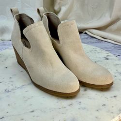 TOMS Kallie Birch Suede Wedge Ankle Booties Size 8.5 NEW
