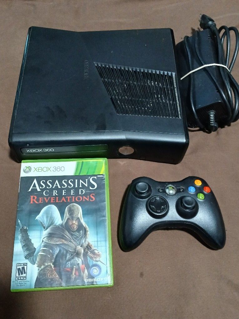 Xbox 360 Slim Console With Controller And Game. Works