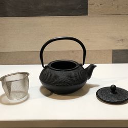 Japanese Black Cast Iron Teapot w/Lid and Stainless Steel Strainer - Kettle