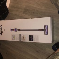 Dyson V8 Brand New In Sealed Box