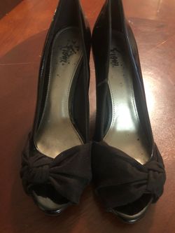 Woman peep toe black heels size 8