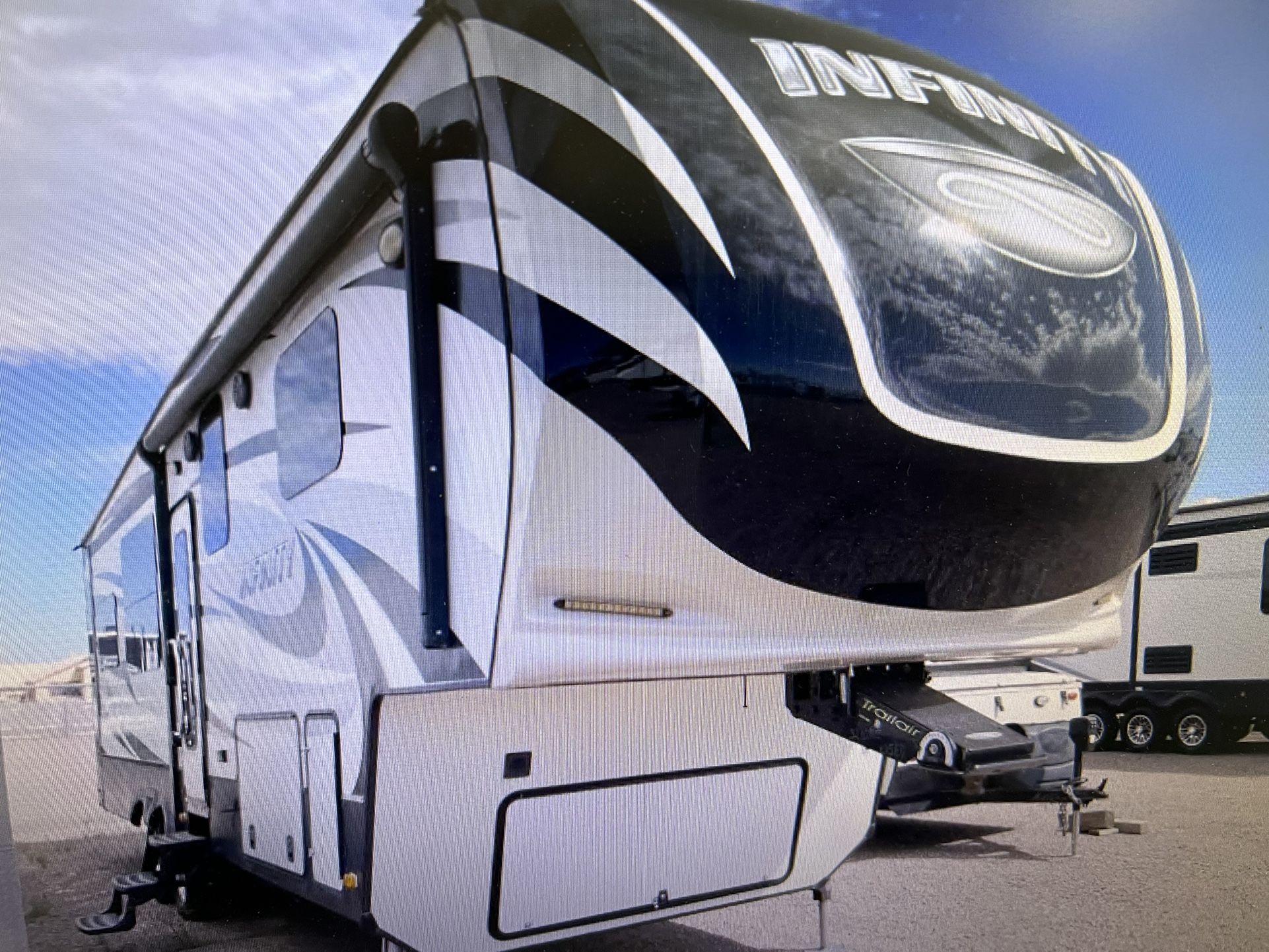 2014 INFINITY 3210RE