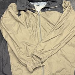 Columbia Men’s Large Rain Jacket with Fold Away Hood!  