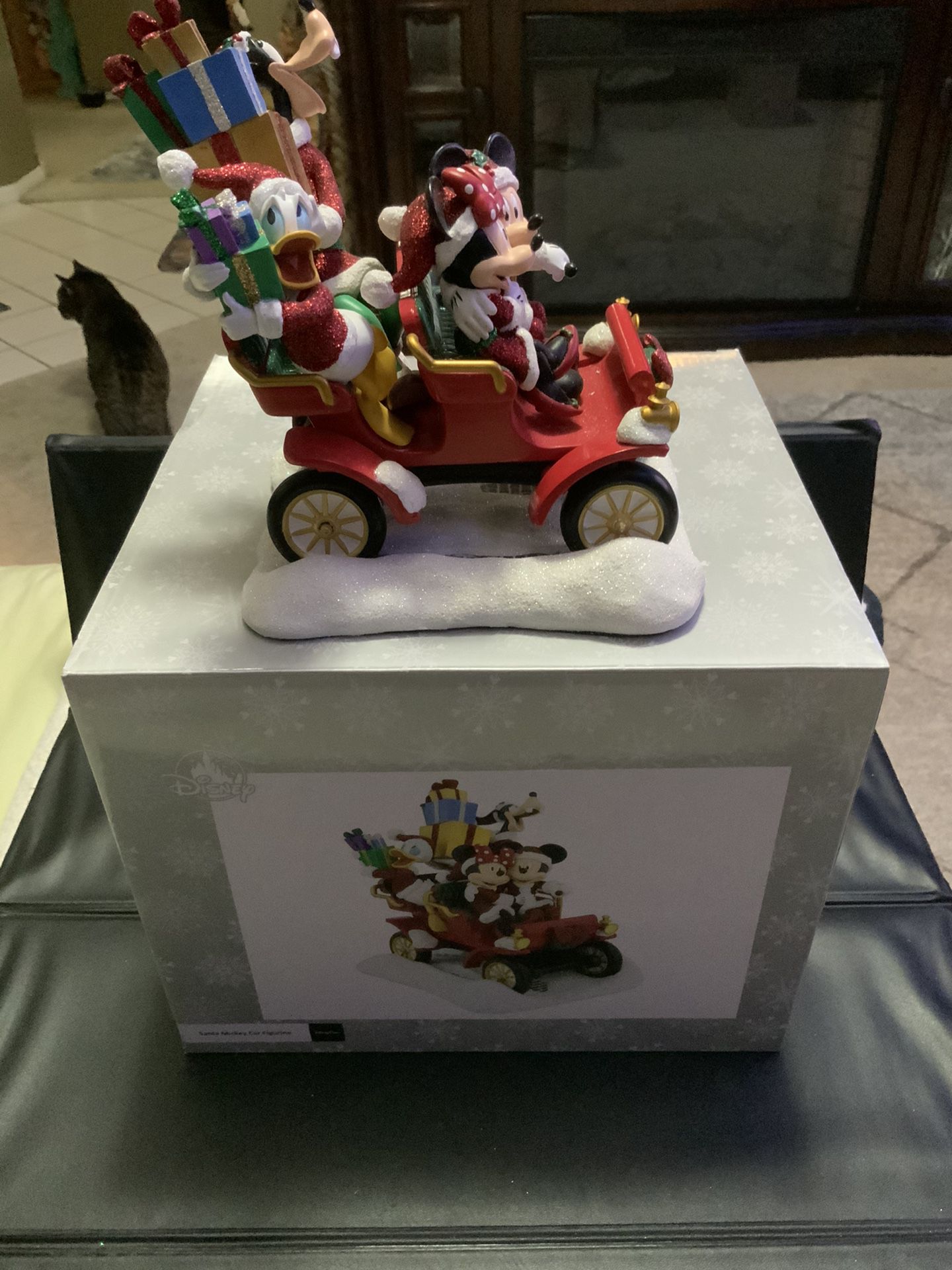 NEW 2017 DISNEY PARKS CHRISTMAS SANTA MICKEY CAR FIGURINE IN ORIGINAL PACKAGING/BOX EXCELLENT CONDITION