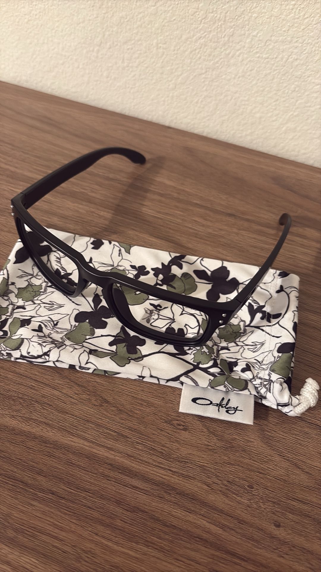 New Oakley Holbrook plain