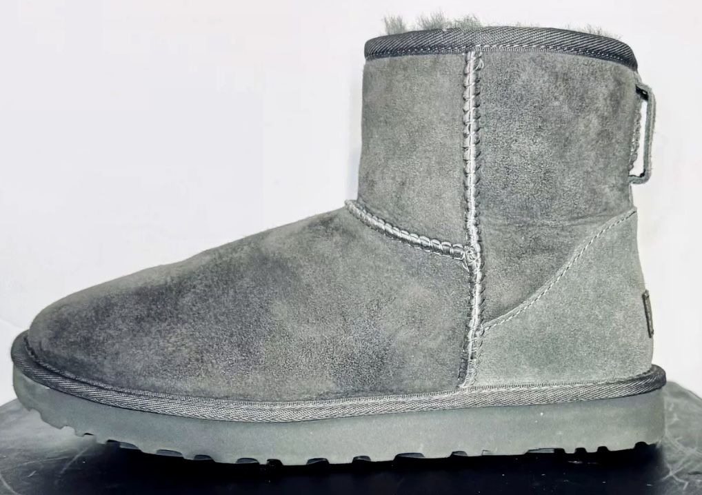 Ugg Classic Mini ii Boots Womens Gray Shadow Size 10 EUC 1016222