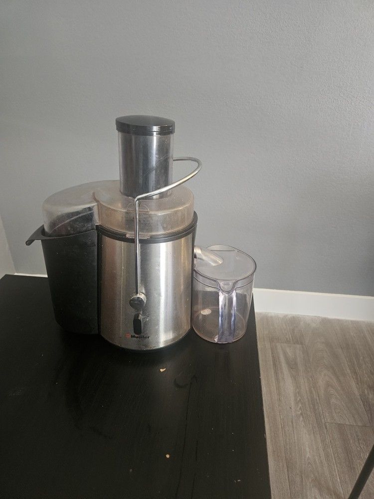 Hamilton Beach Big Mouth Pro Juice Extractor. 
