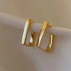Unique Designed Gold Tone Earrings
