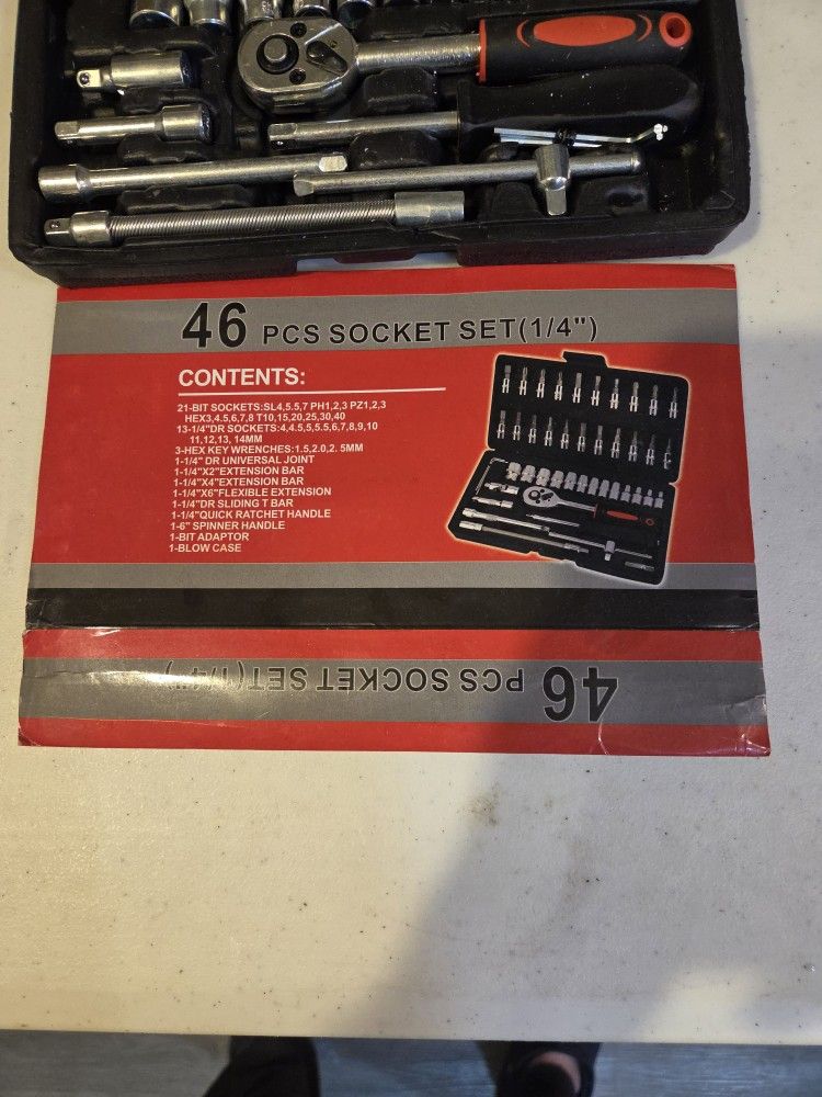 New 1/4 Inch Socket Set with Flashlight