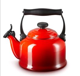 Brand New Le Creuset Cerise 1.6L / 1.7Qt. Whistling Tea Kettle Red