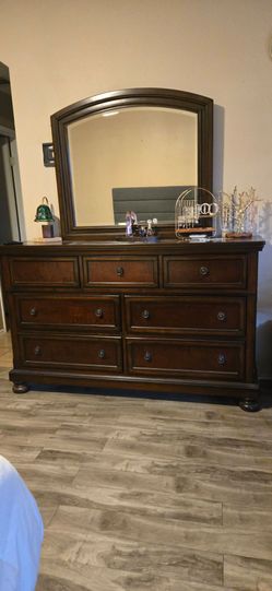 Dresser & Mirror