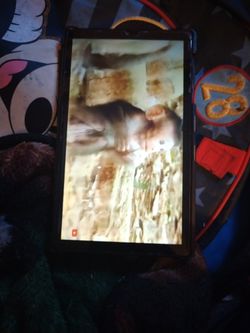 Samsung Tablet With Case And Protector It's Cracked But Not The Actual Screen 32 Gb With Service