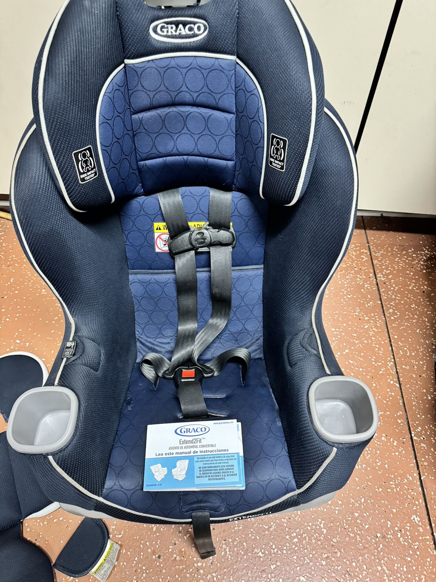 Gently used Graco Extend2Fit Car seats (2)