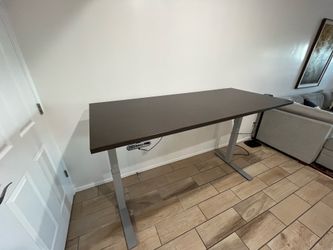 Linak standing desk — excellent condition!