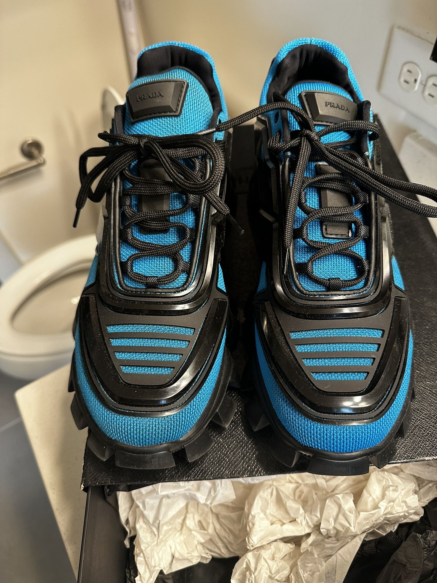 Prada Size 43 (10)