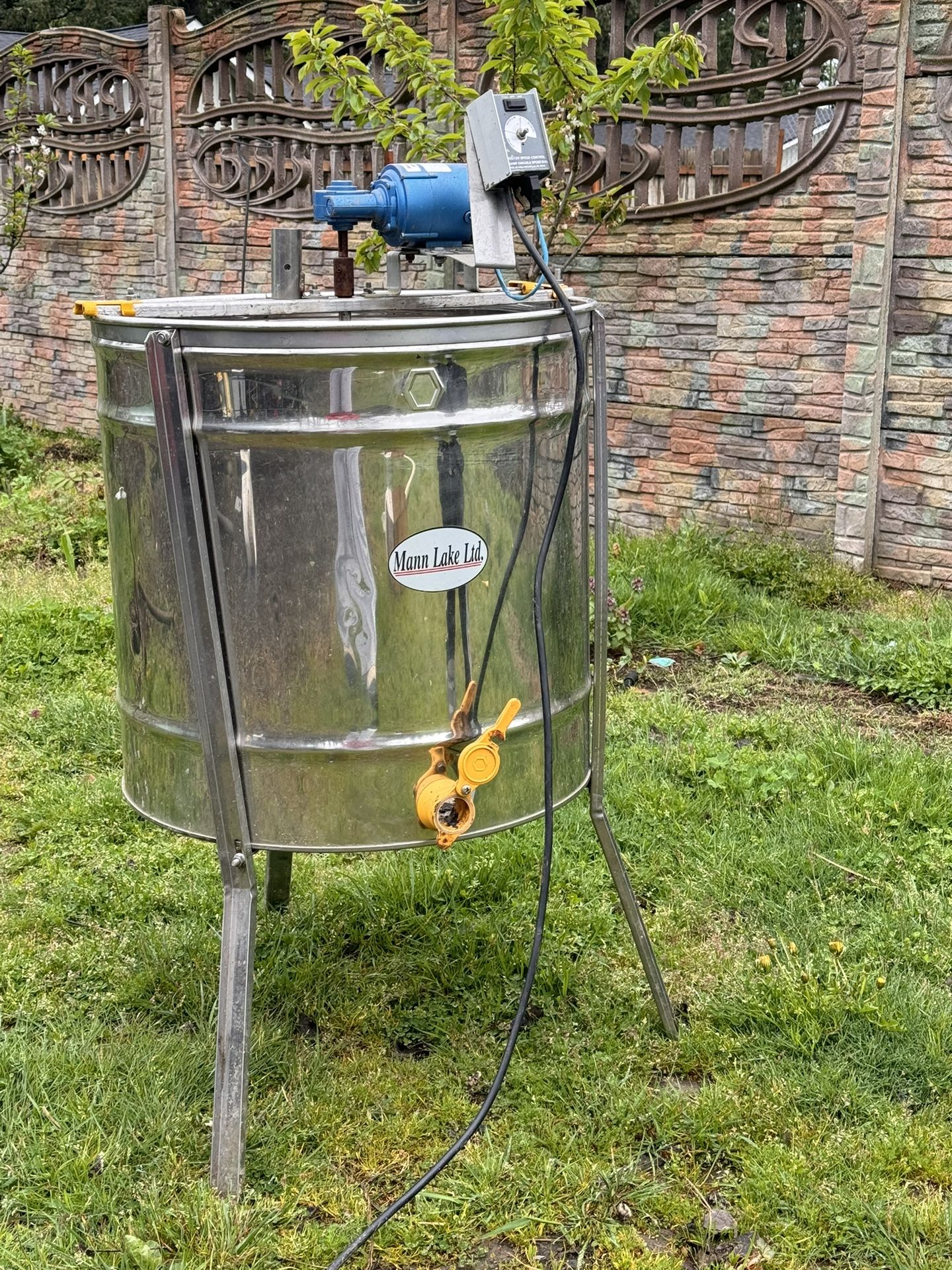 Motorized Radial Extractor For Honey