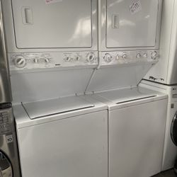STACKABLE WASHER AND DRYER WHITE FRIGIDAIRE AND KENMORE GAS 27” Inch Width 