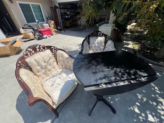 2 chairs + table
