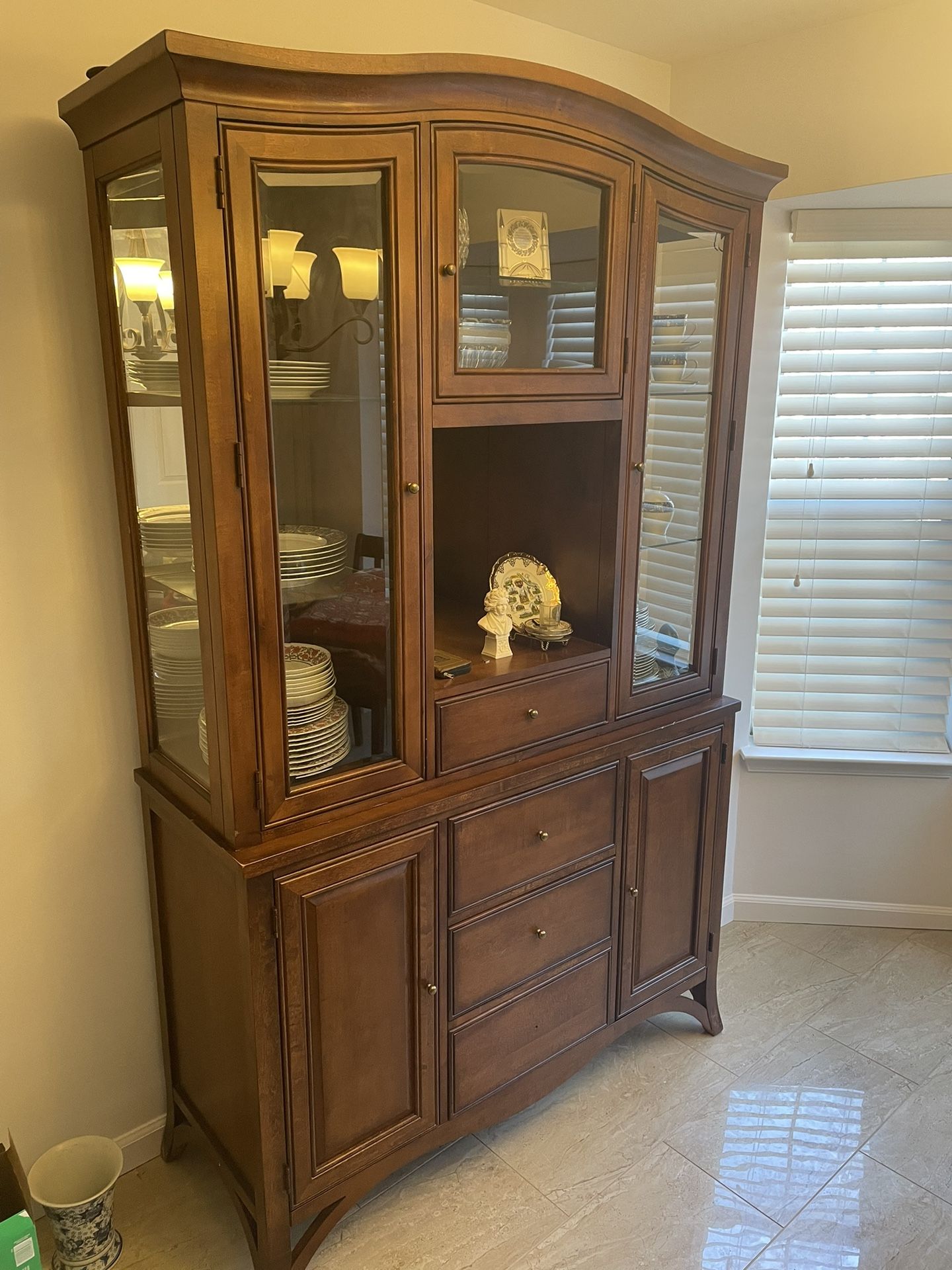 China armoire/cabinet