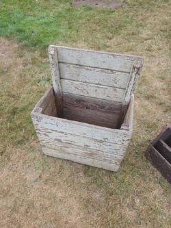 Primitive wood box