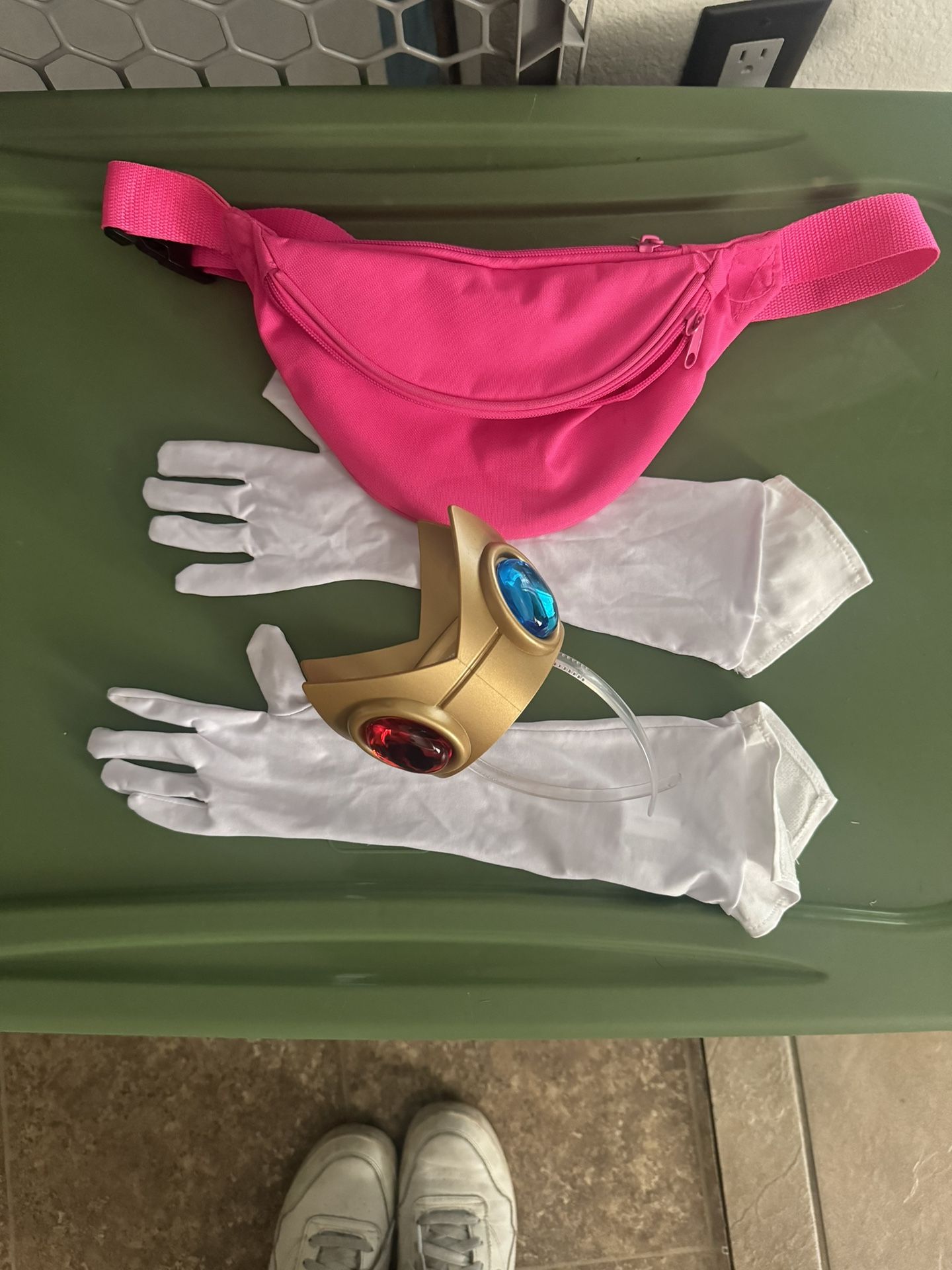 Super Mario Luigi Princess Peach Cosplay / Halloween Accessories