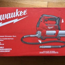 Milwaukee 2646-20 M18 18V Lithium-Ion Cordless 2-Speed Grease Gun(Tool Only) NEW
