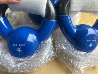 New pair of 5 pounds kettle bells