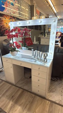 Vanity blanco en venta.Ask For Price