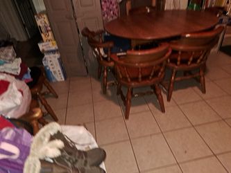 Maple Table With 2 Chairs