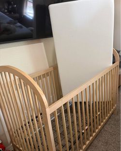 Baby Crib + Mattress – Great Condition