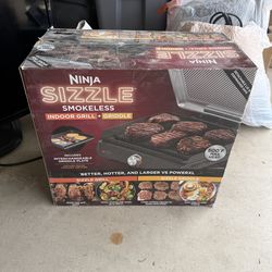 NWT Ninja Sizzle Smokeless Indoor Grill and Griddle