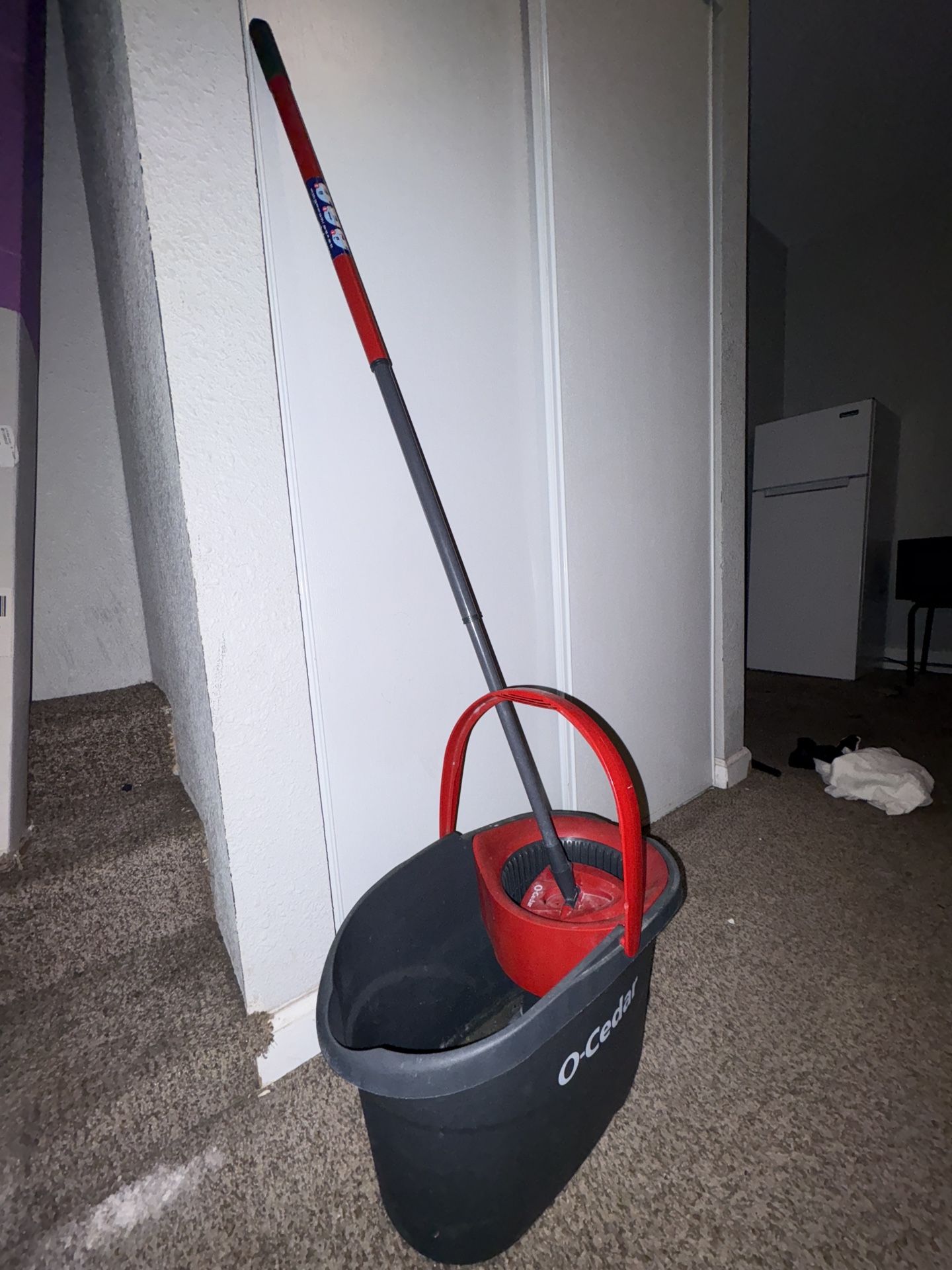 O-Cedar Mop and Bucket Set (mop head not included)