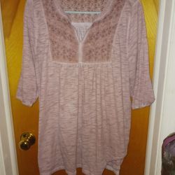 Beautiful Ladies Size Medium Top 