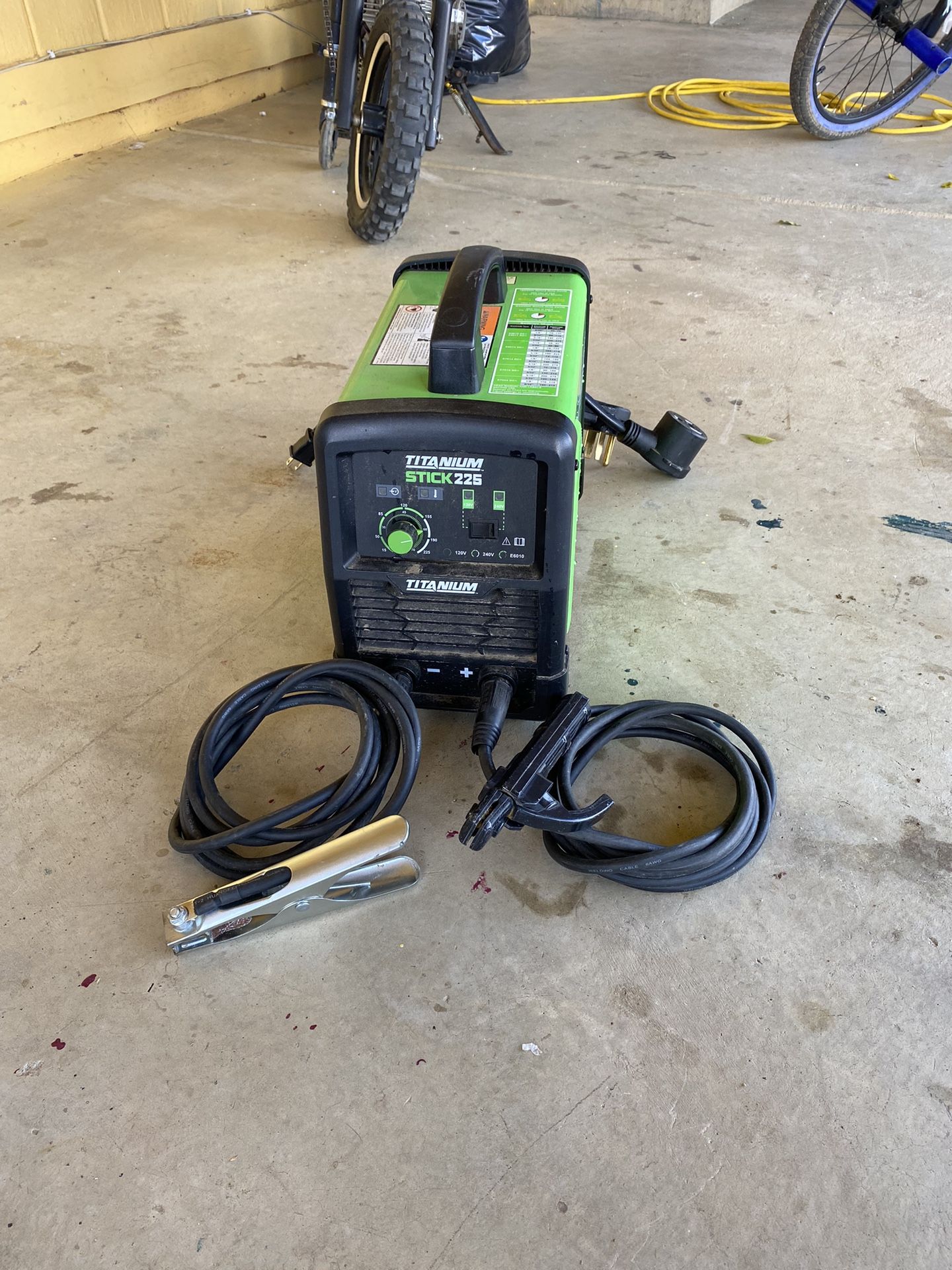 Titanium Stick 225 Welder
