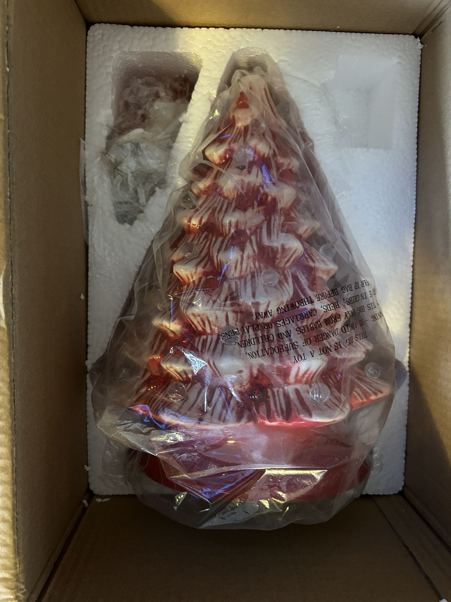 Red/white Ceramic Christmas Tree
