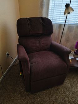 Electric recliner with lift