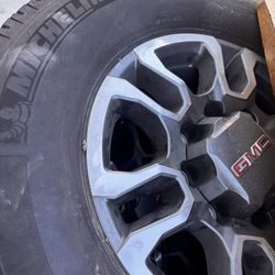 2025 GMC 8 Lugs Rims And Tires With Sensor