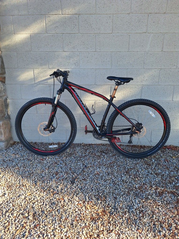 SPECIALIZED ROCKHOPPER SPORT 29 ER MOUNTAIN BIKE LIKE NEW ( CHECK MY OTHER BIKES)