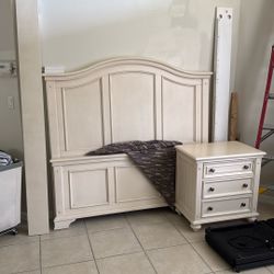 City Furniture Signature Series Queen Bedroom Set