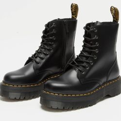 Doc Martens Boots size 9 New in box