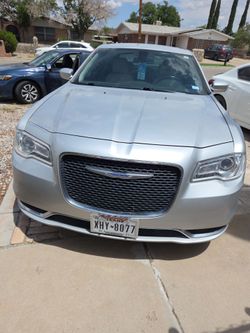 2019Chrysler 300 Silver Full-Size Sedan