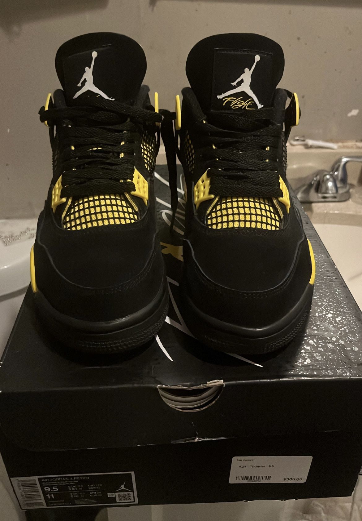 Jordan 4 Yellow Thunder Size 9.5 