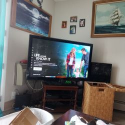 64 In Tv Works Great 
