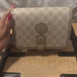 100% Authentic Gucci Supreme Crossbody - Oatmeal