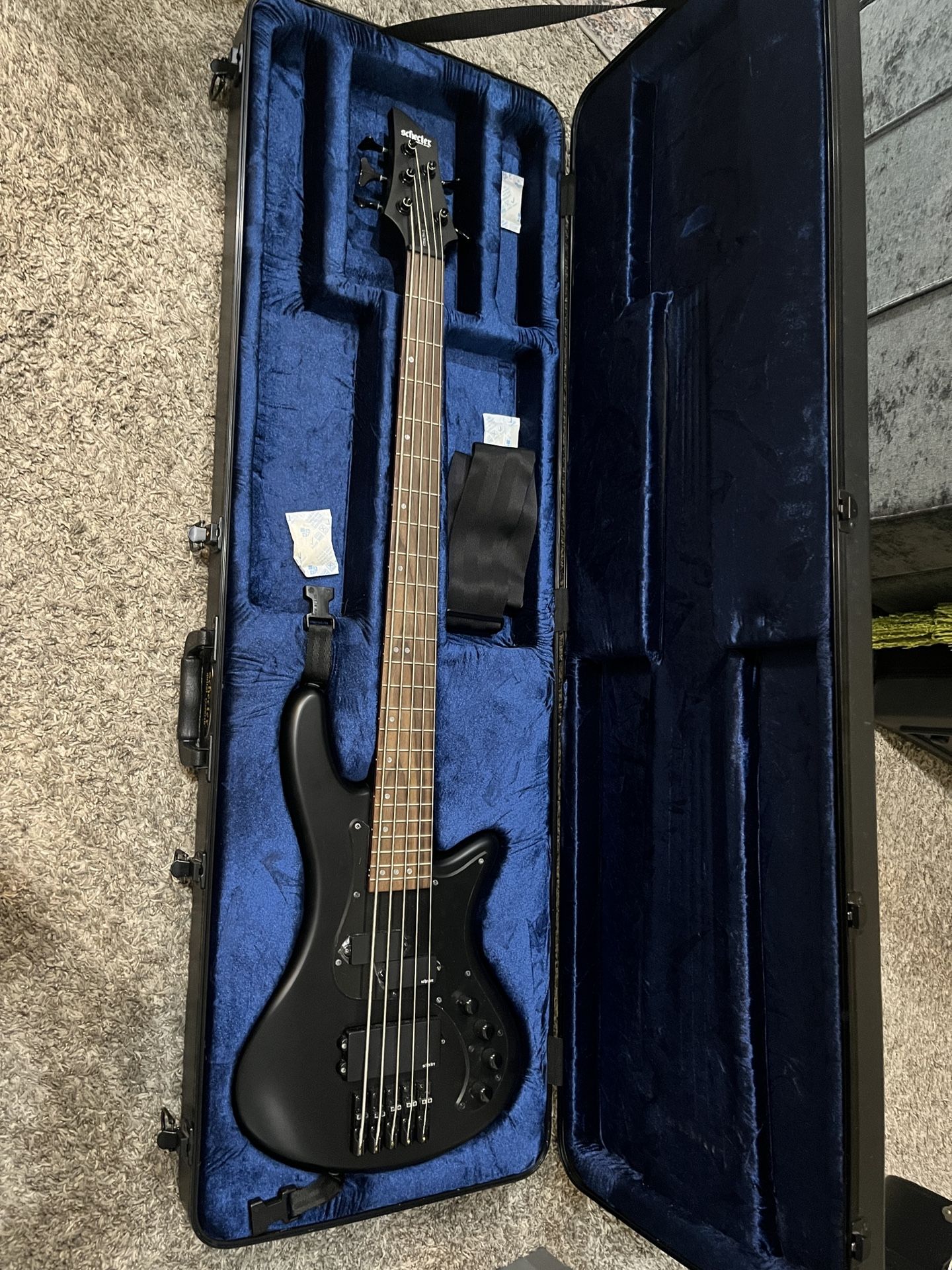 Schechter Stiletto Stealth 5 String Bass