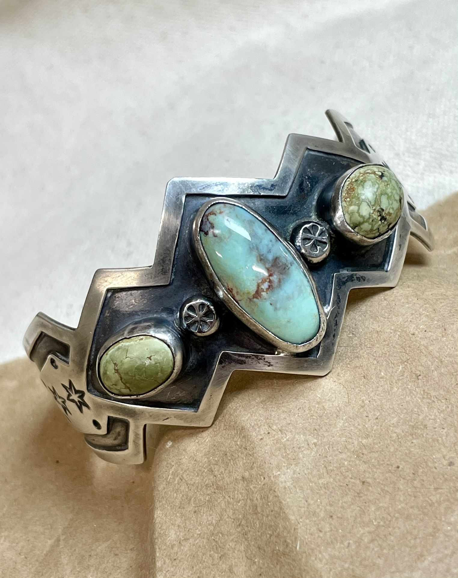 VINTAGE NAVAJO 925 STERLING SILVER BRACELET